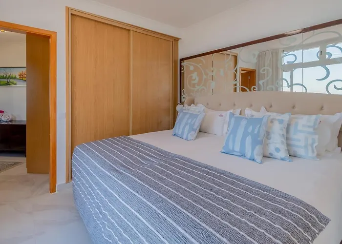 Monicca Collection And Residences Appart hôtel 4*