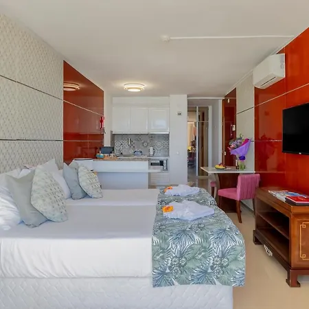 Monicca Collection And Residences 4* 알부페이라